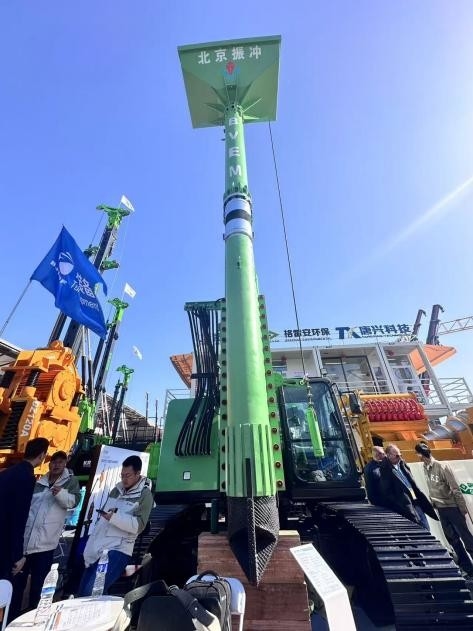 2150 mm Hidrolik Vibroflot Gelişmiş titreşim Teknolojisi 43 Hz En iyi performans için 1200 kg ağırlık