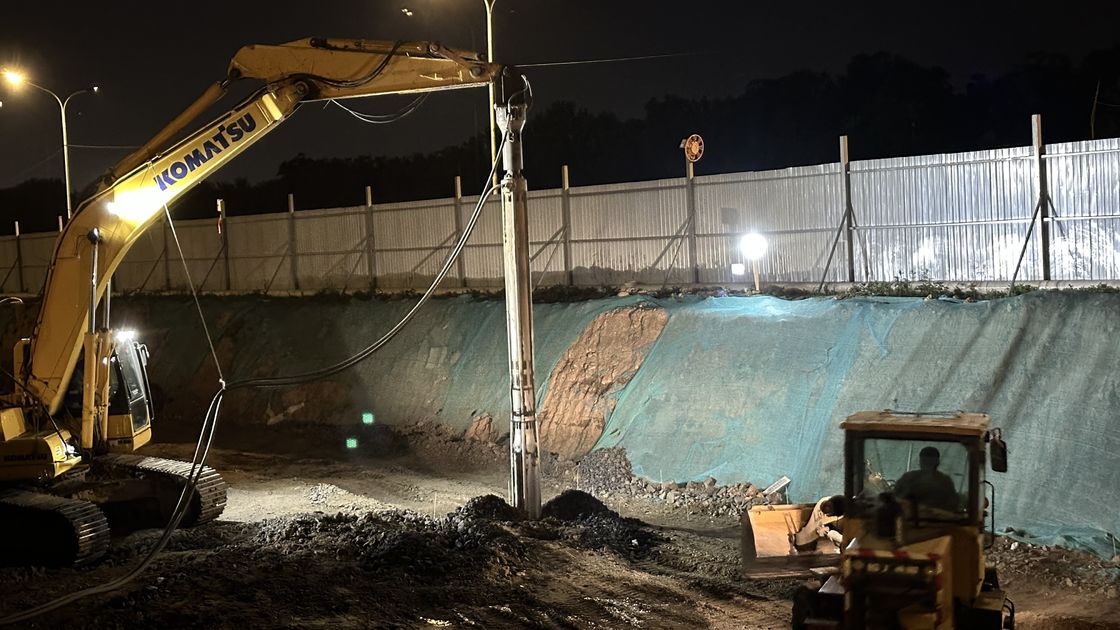 BVEM 2600 r/min dönüş hızı Vibroflotasyon cihazı kazıcıya monte edilmiş ve hidrolik güç sistemi paylaşılıyor