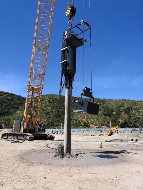 Vinç Tipi Çift Kovalı Bfs Vibroflotation 180kw İşlenmiş Kazık Derinliği 24m
